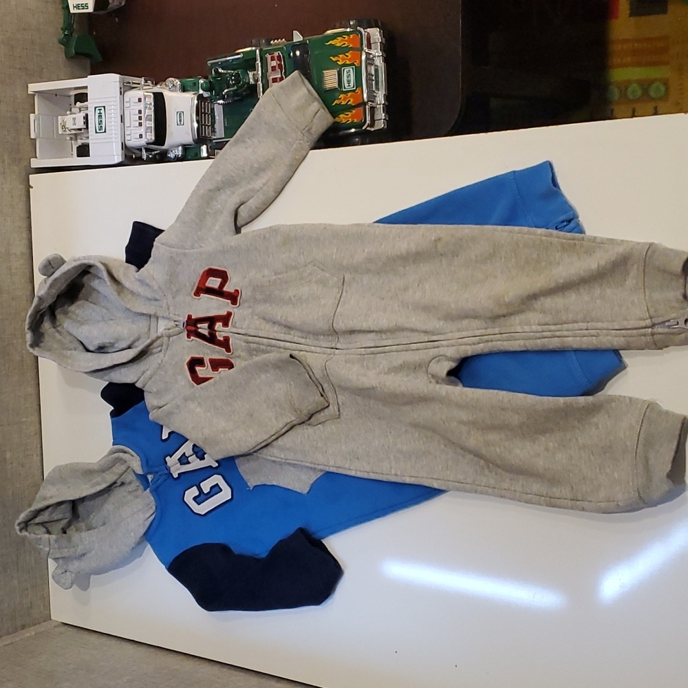2 GAP Jumpers